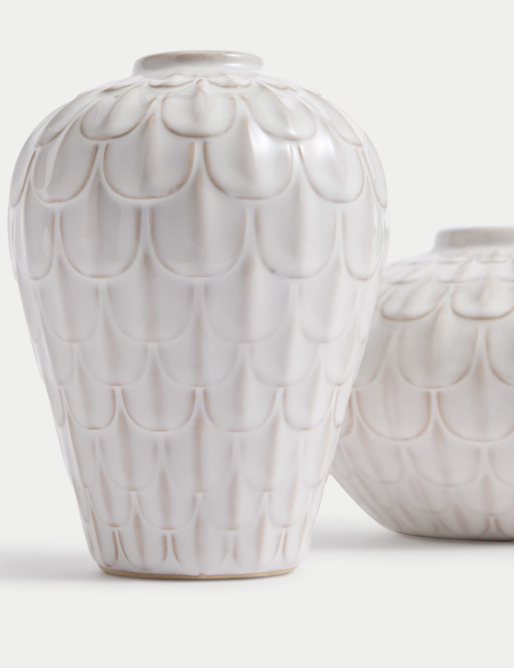Set of 2 Mini Scallop Ceramic Vases 2 of 4