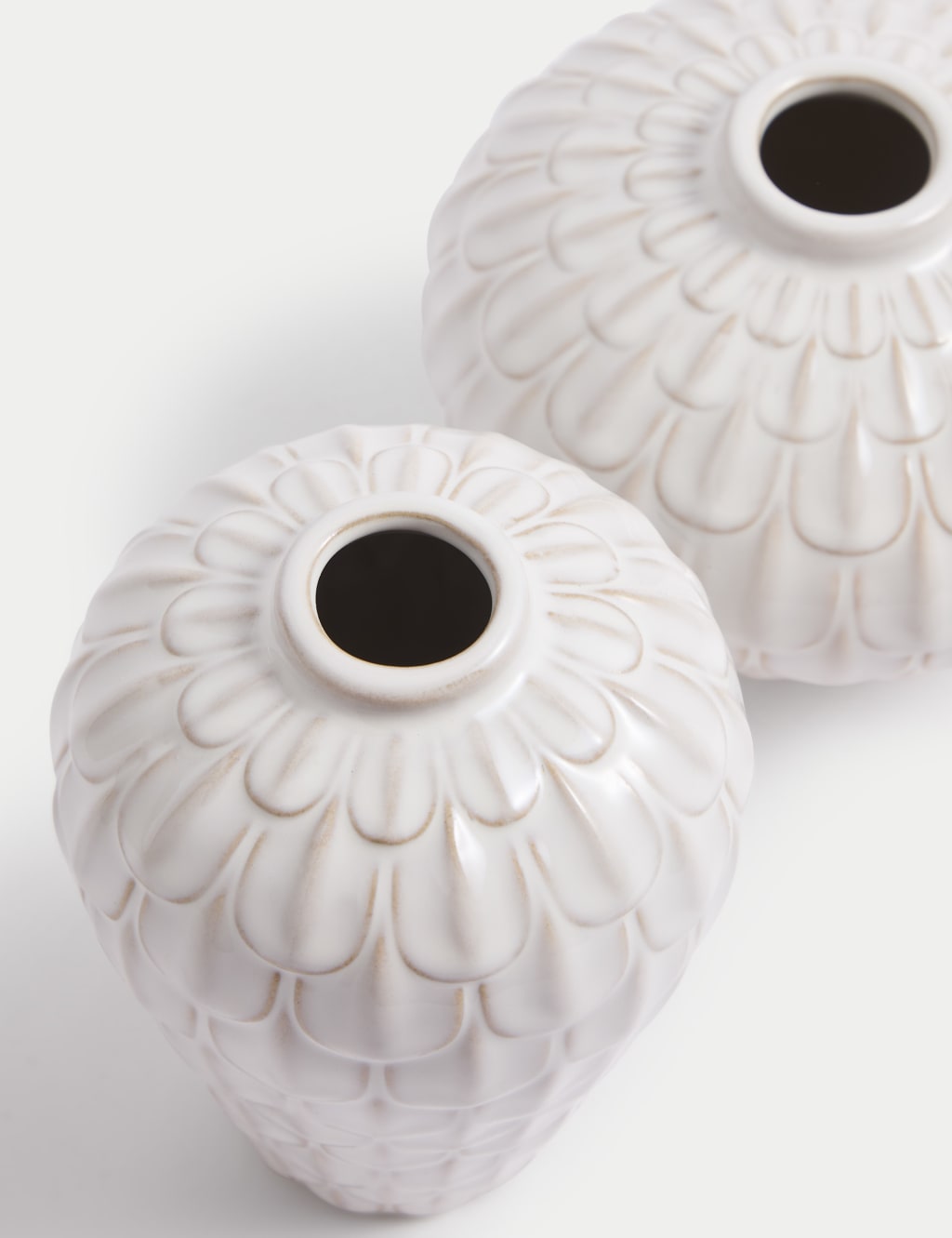 Set of 2 Mini Scallop Ceramic Vases 3 of 4