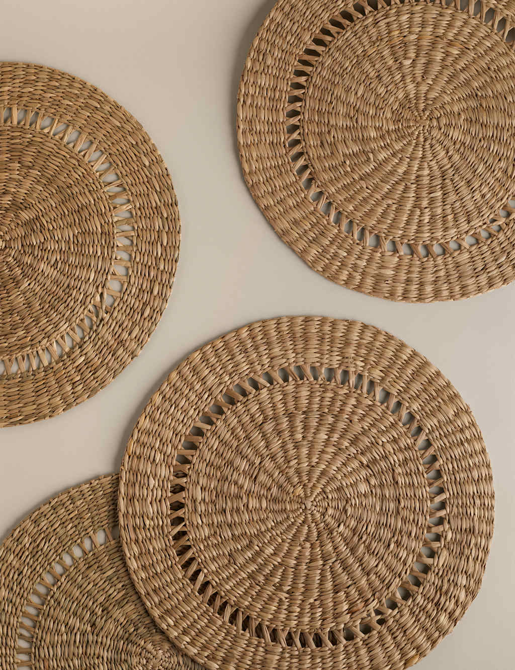 Set of 4 Seagrass Placemats 2 of 3