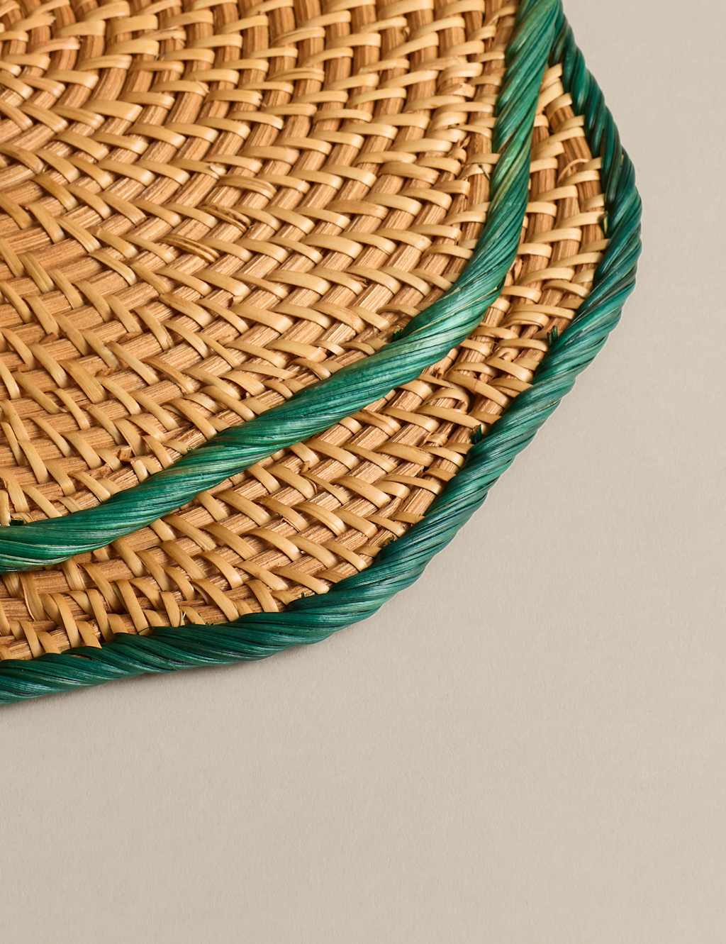 Set of 2 Rattan Scallop Placemats 4 of 5