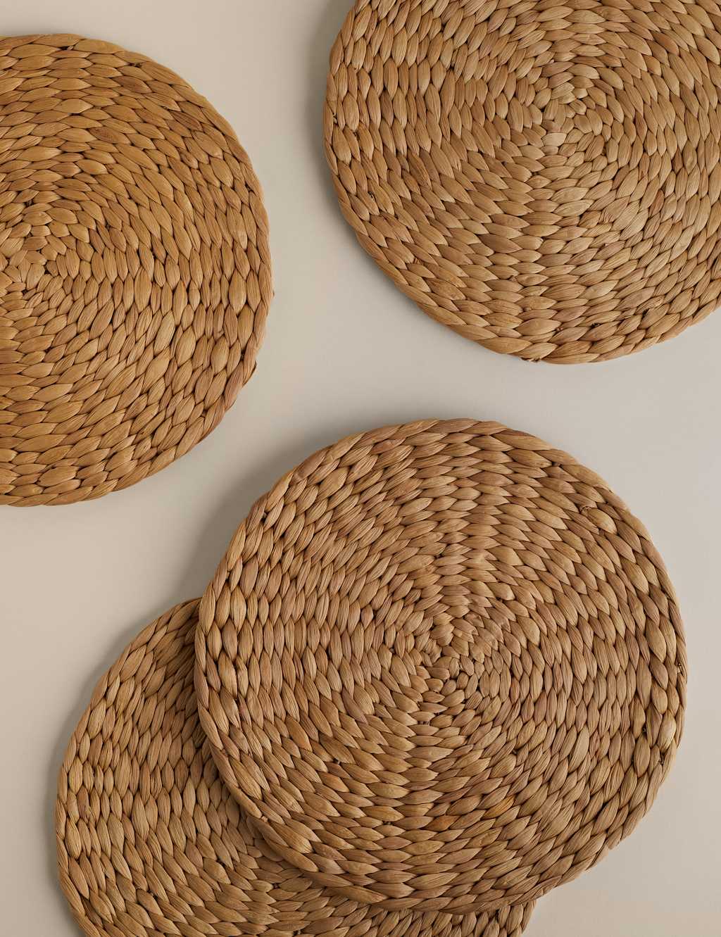 Set of 4 Natural Water Hyacinth Placemats 2 of 4
