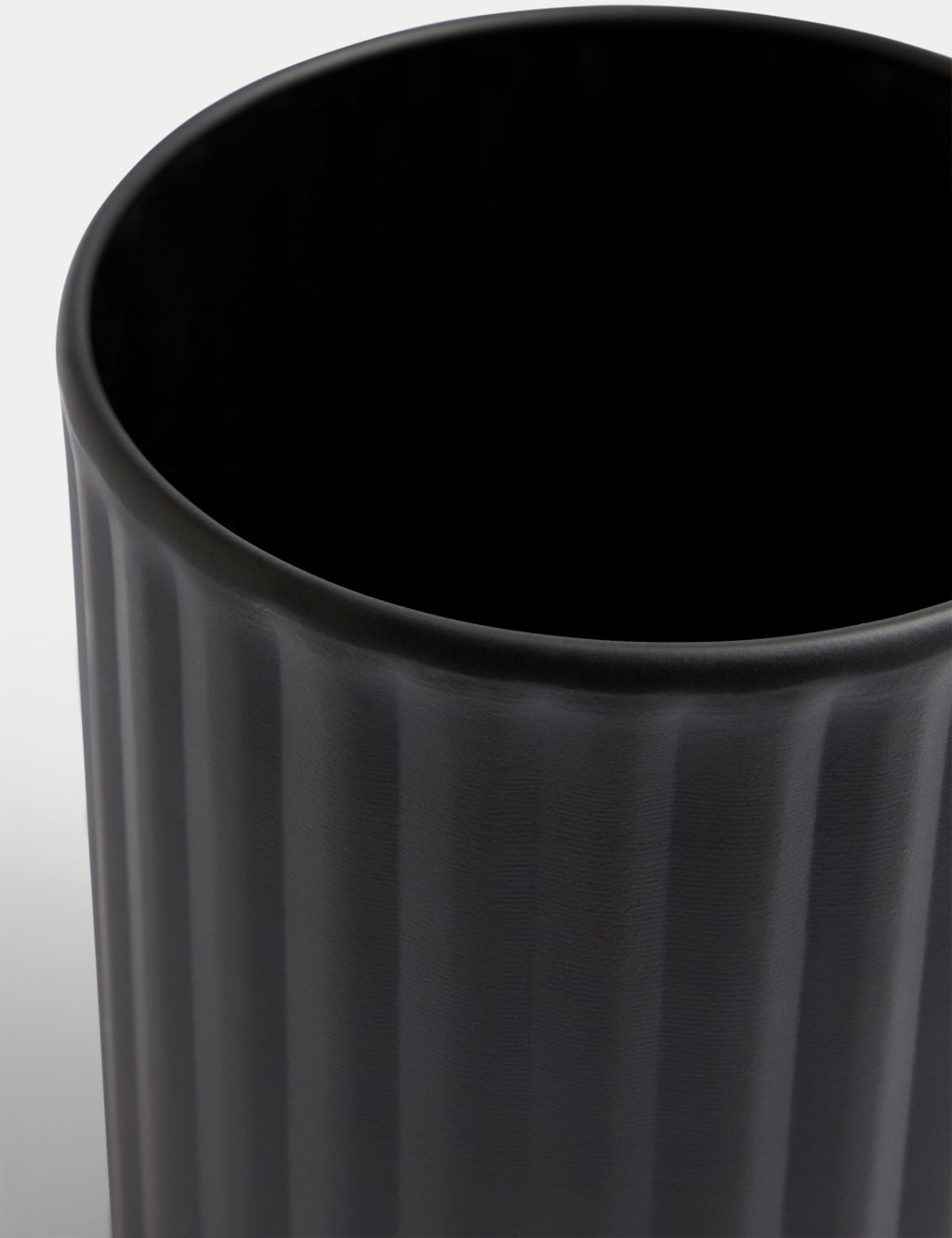 Ribbed Utensil Holder 2 of 4