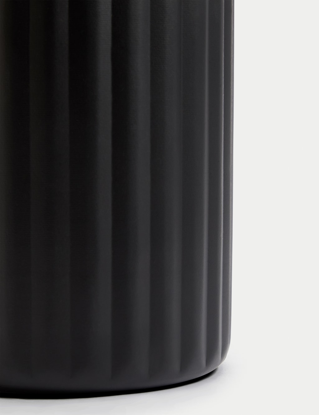 Ribbed Utensil Holder 3 of 4