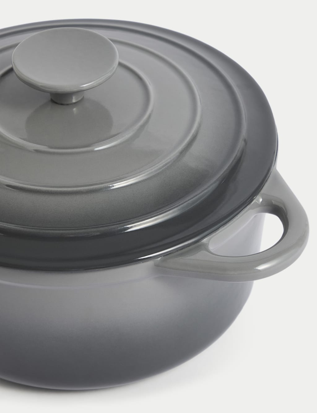 Cast Iron Medium Casserole Dish 2 of 3