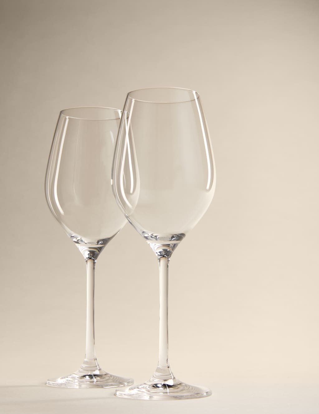 Set of 2 Wine Glasses 4 of 6