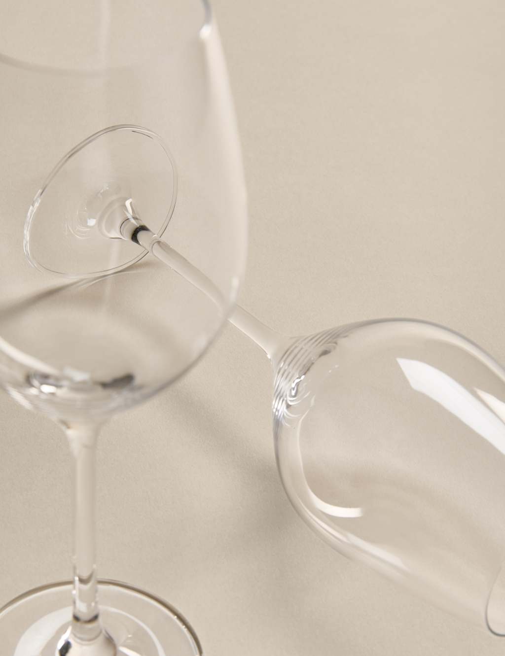 Set of 2 Wine Glasses 5 of 6
