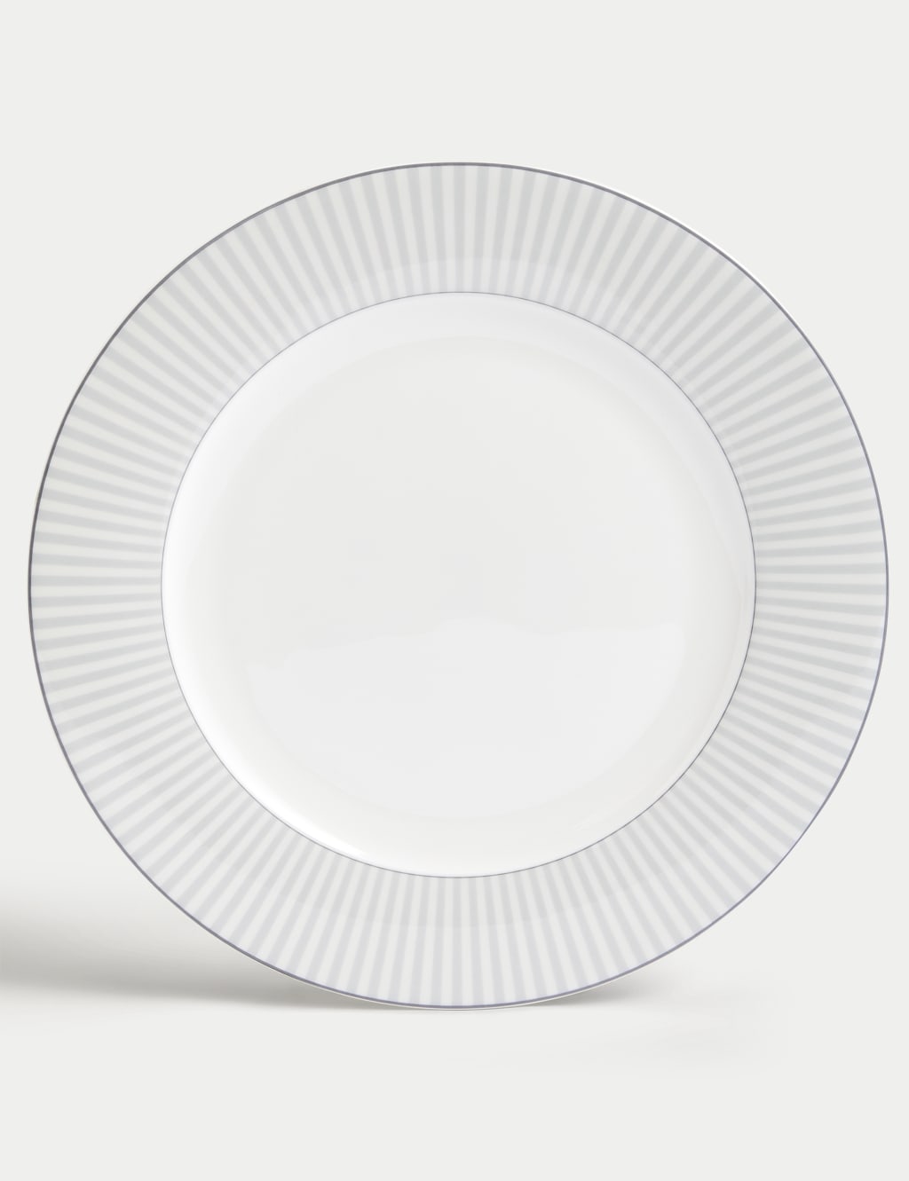 Set of 4 Hampton Dinner Plates 2 of 3