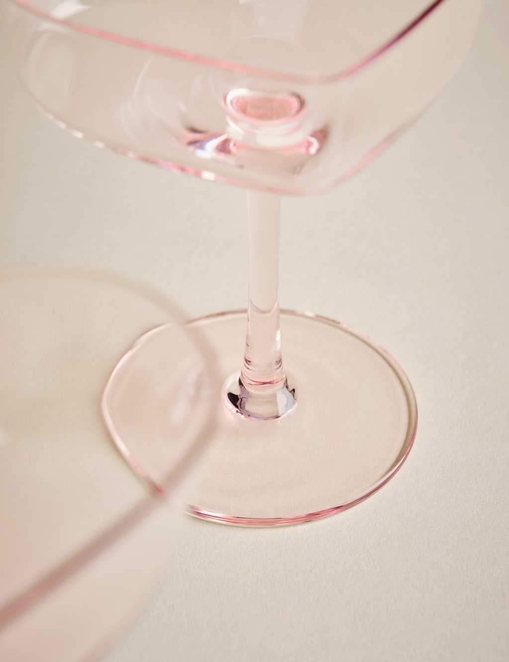 Set of 2 Heart Coupe Glasses 3 of 5