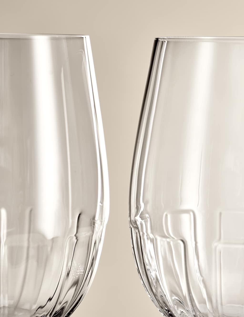 Set of 4 Textured Wine Glasses 3 of 7