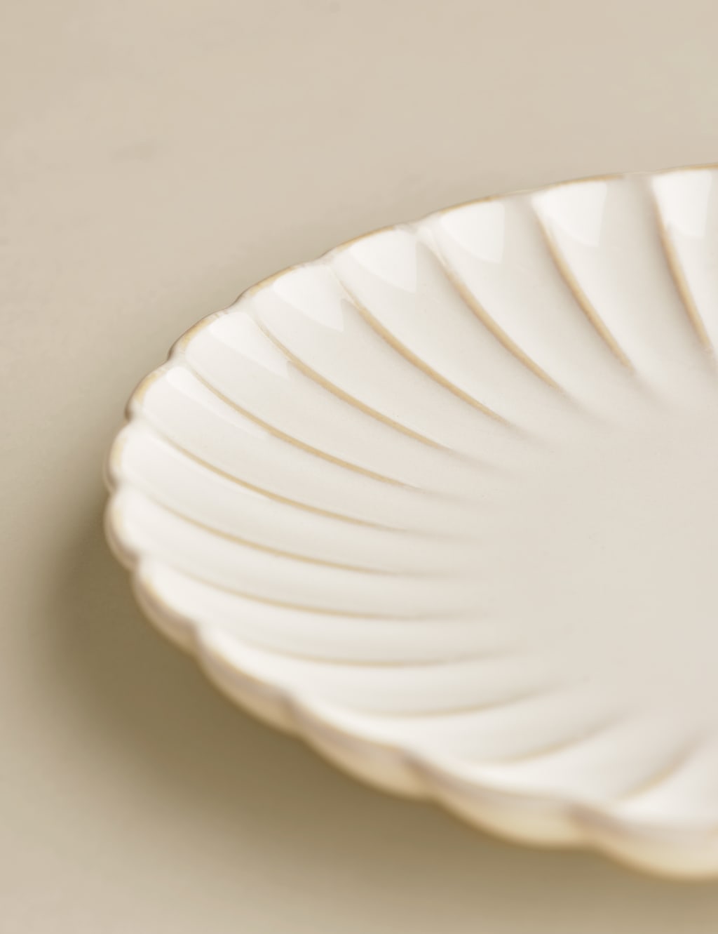 Set of 4 Scallop Side Plates 3 of 4