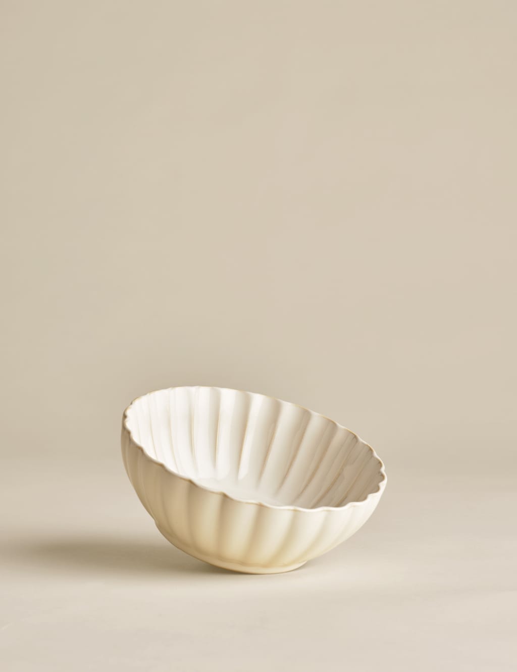 Set of 4 Scallop Cereal Bowls 2 of 5