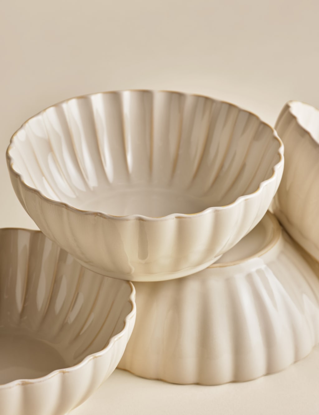 Set of 4 Scallop Cereal Bowls 3 of 5