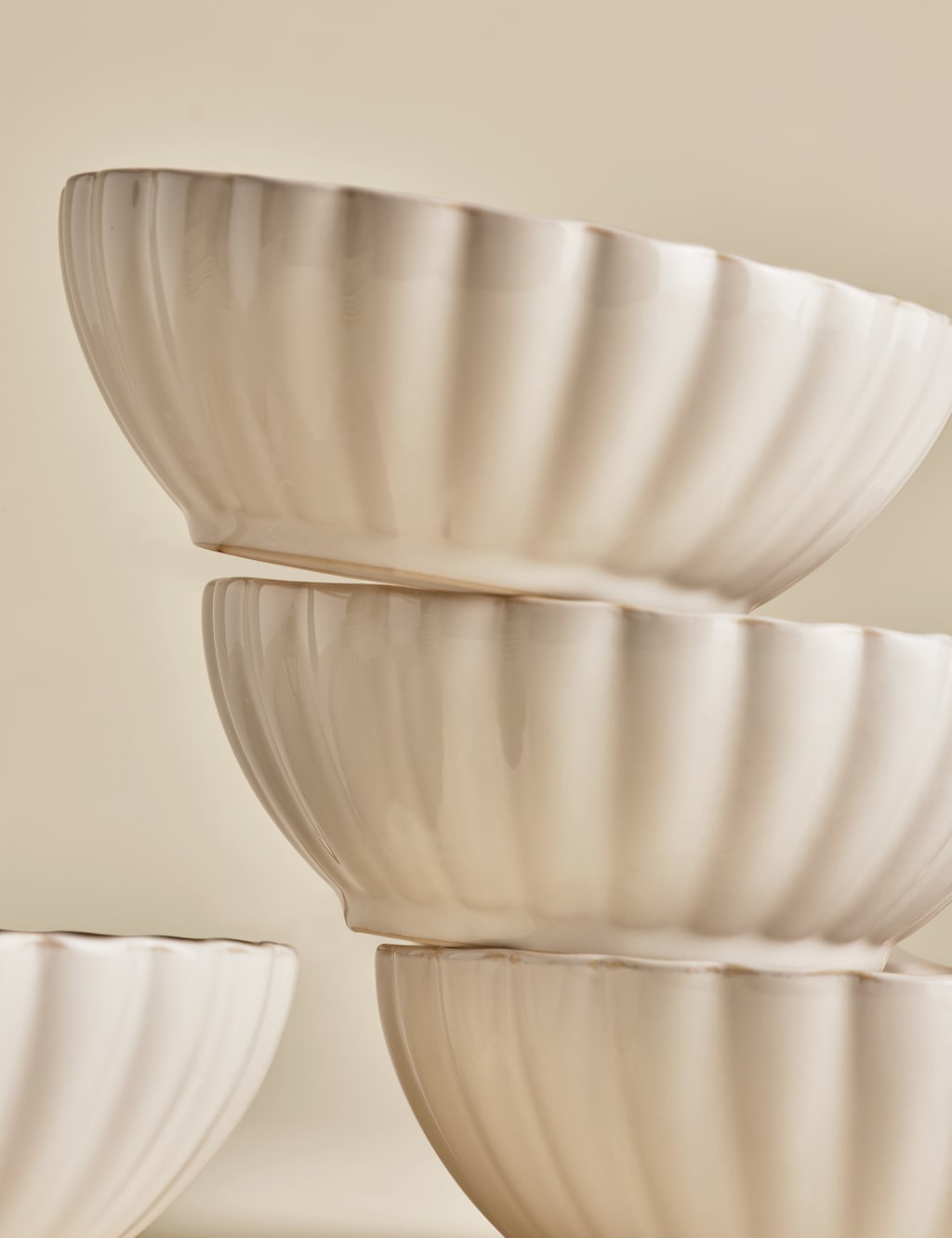Set of 4 Scallop Cereal Bowls 4 of 5
