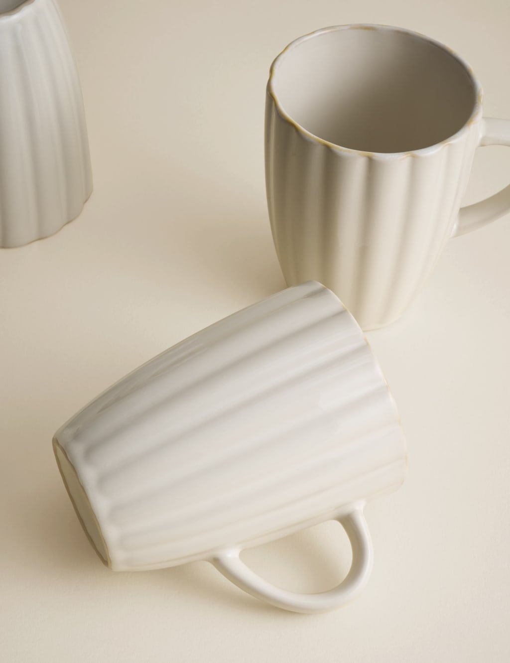 Set of 4 Scallop Mugs 3 of 4