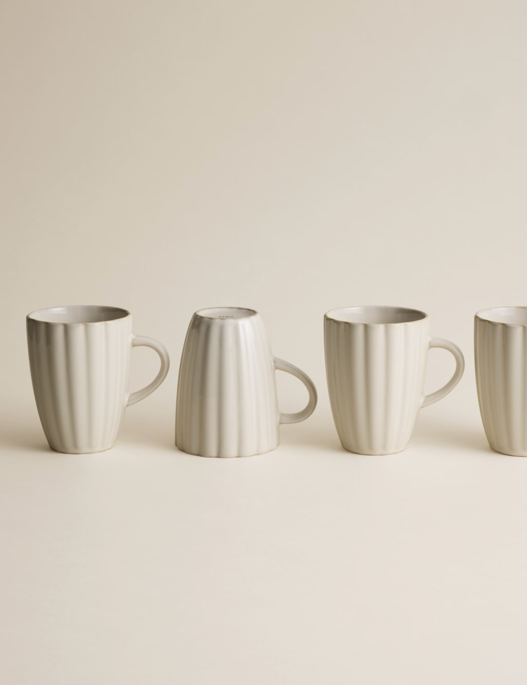 Set of 4 Scallop Mugs 4 of 4