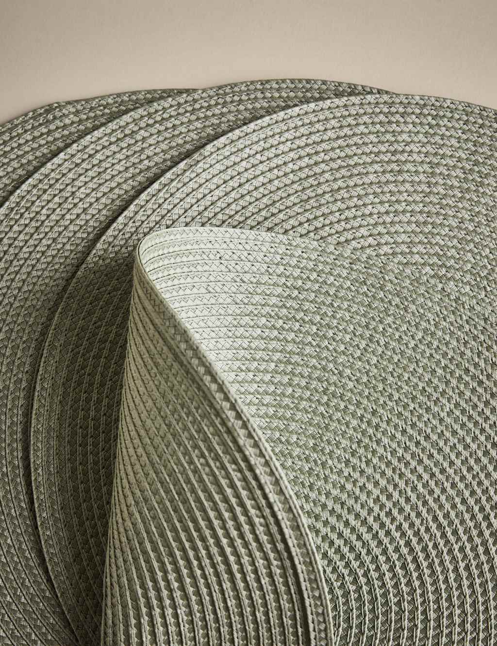 Set of 4 Round Woven Placemats 4 of 4