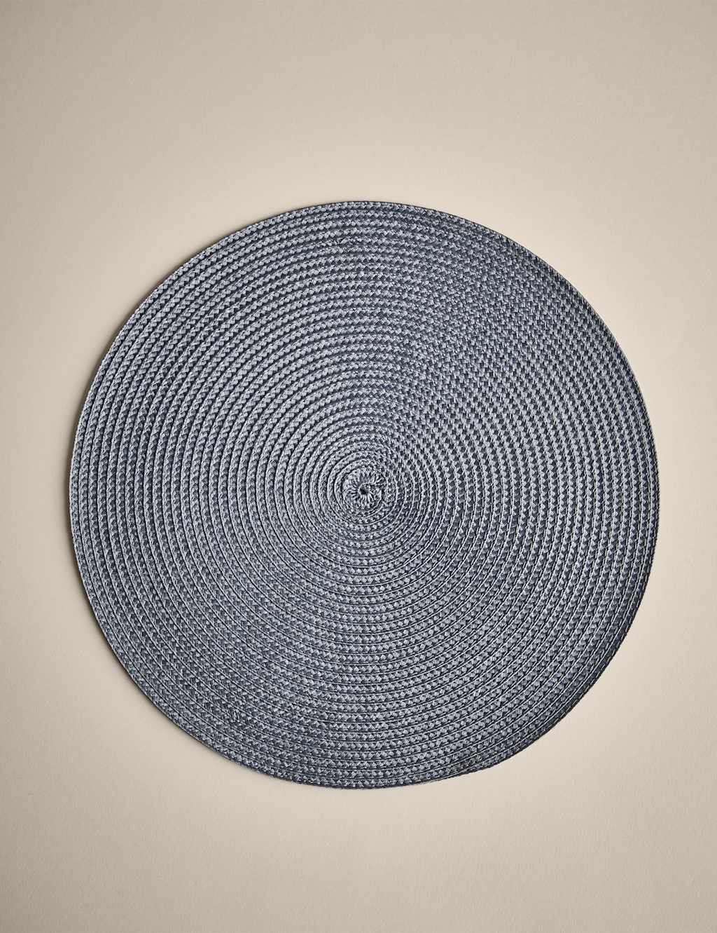 Set of 4 Round Woven Placemats 3 of 4
