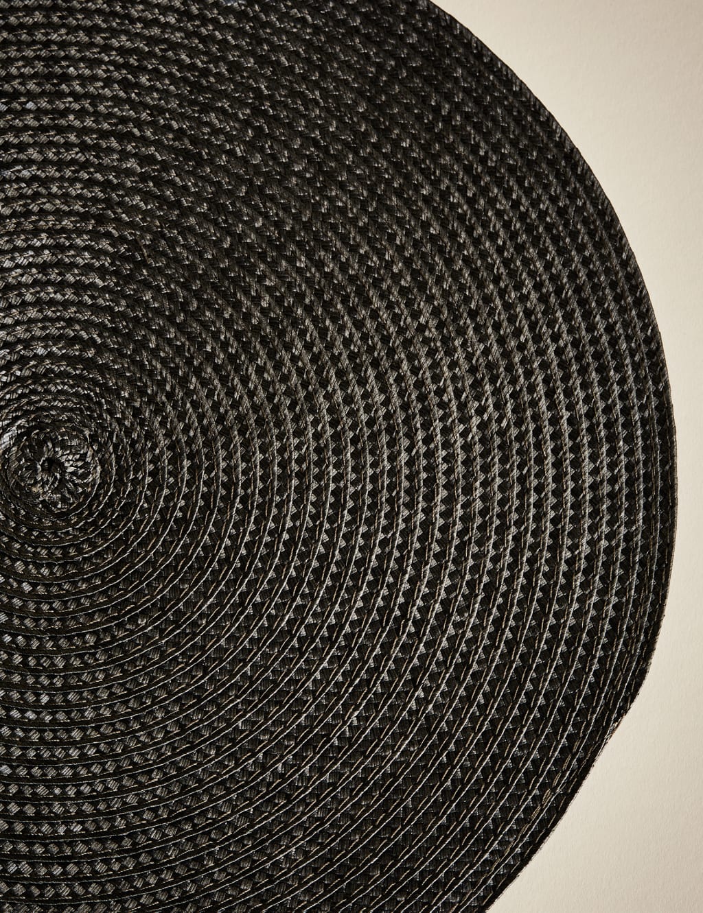 Set of 4 Round Woven Placemats 3 of 4