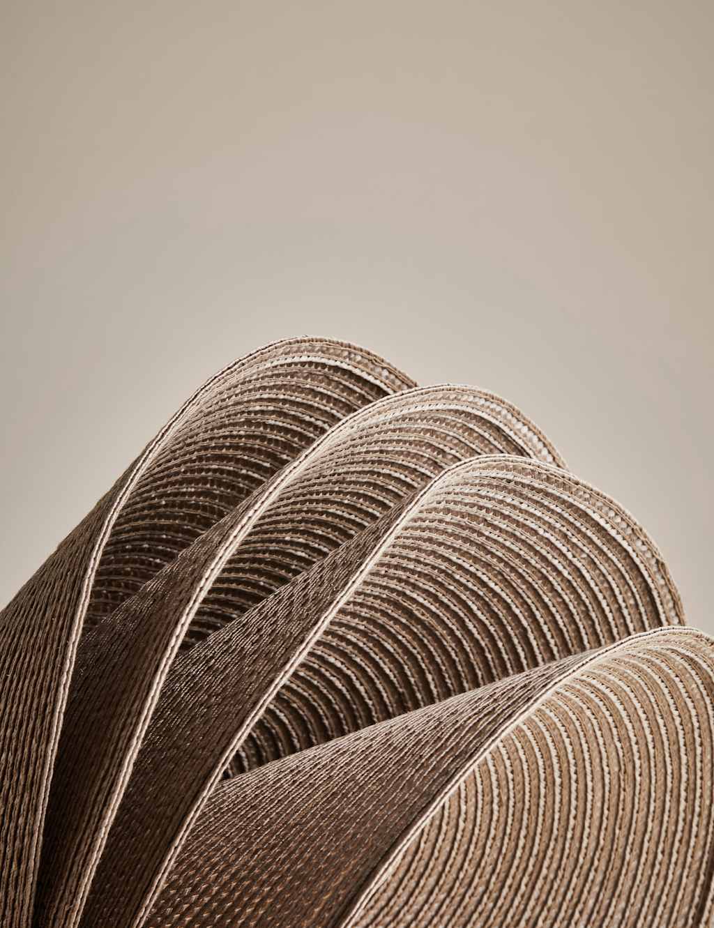 Set of 4 Round Woven Placemats 3 of 3