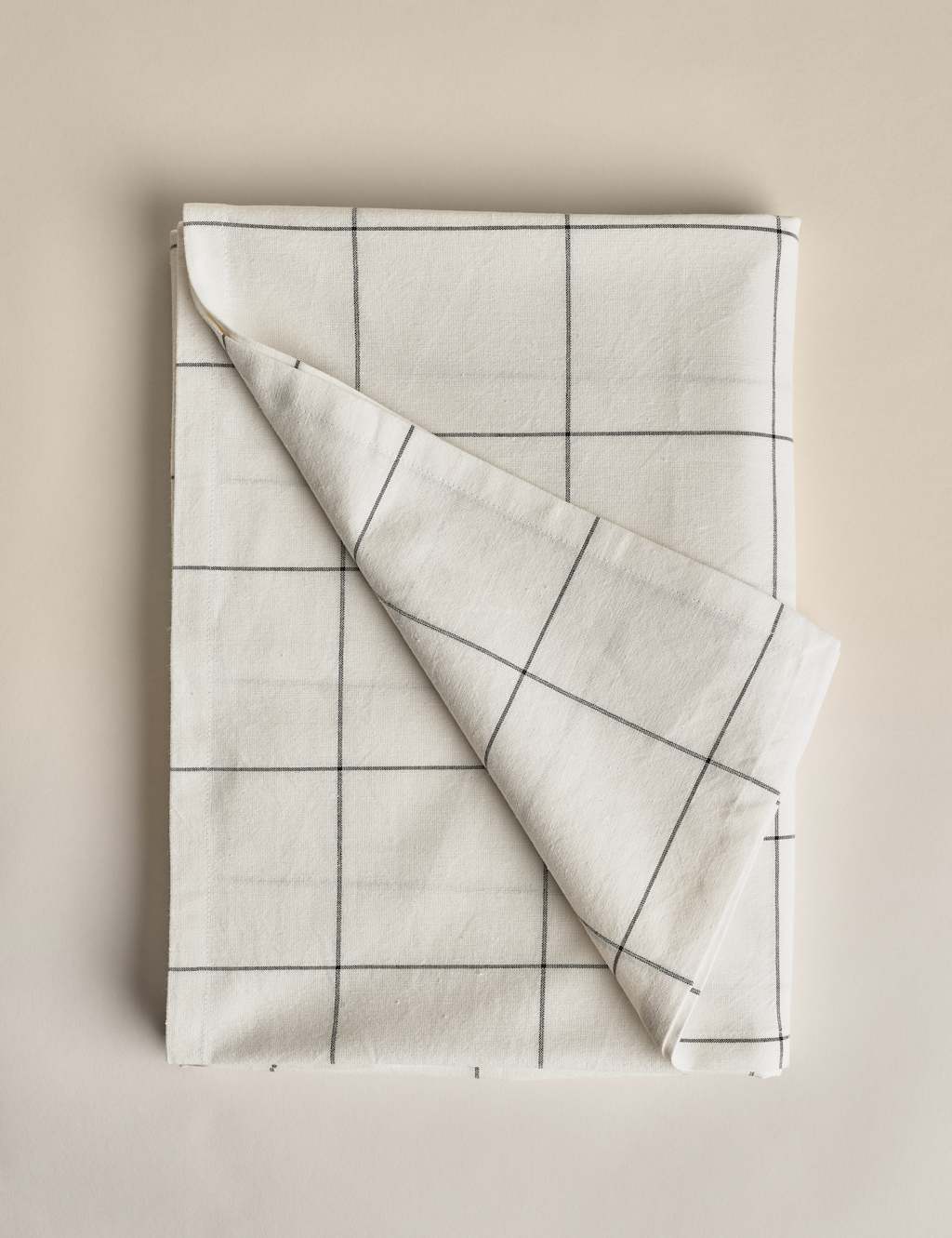 Cotton with Linen Checked Tablecloth 3 of 4