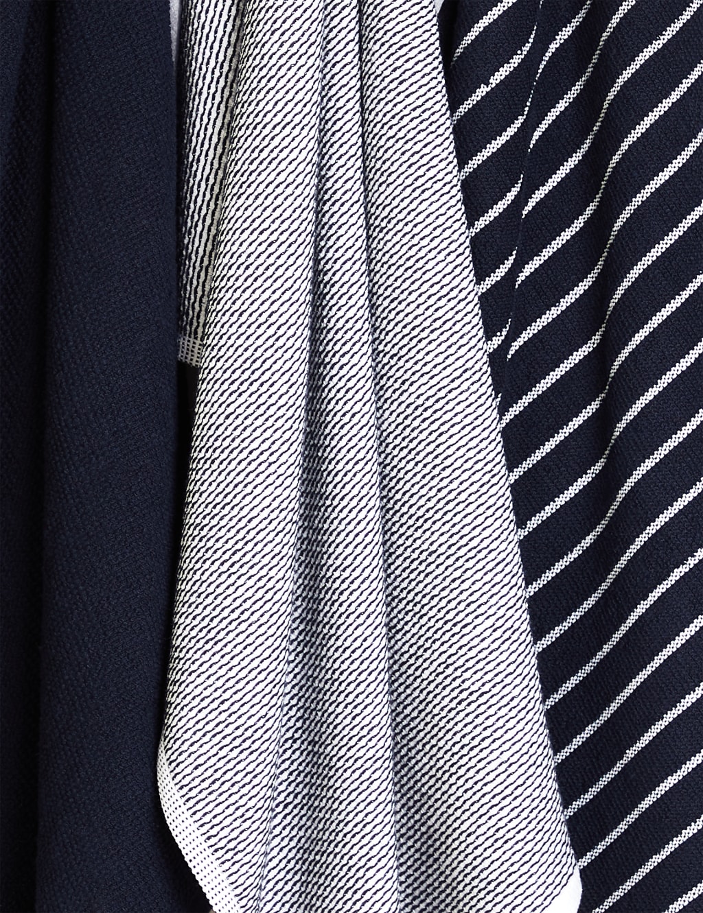 Set of 3 Cotton Rich Tea Towels 2 of 3