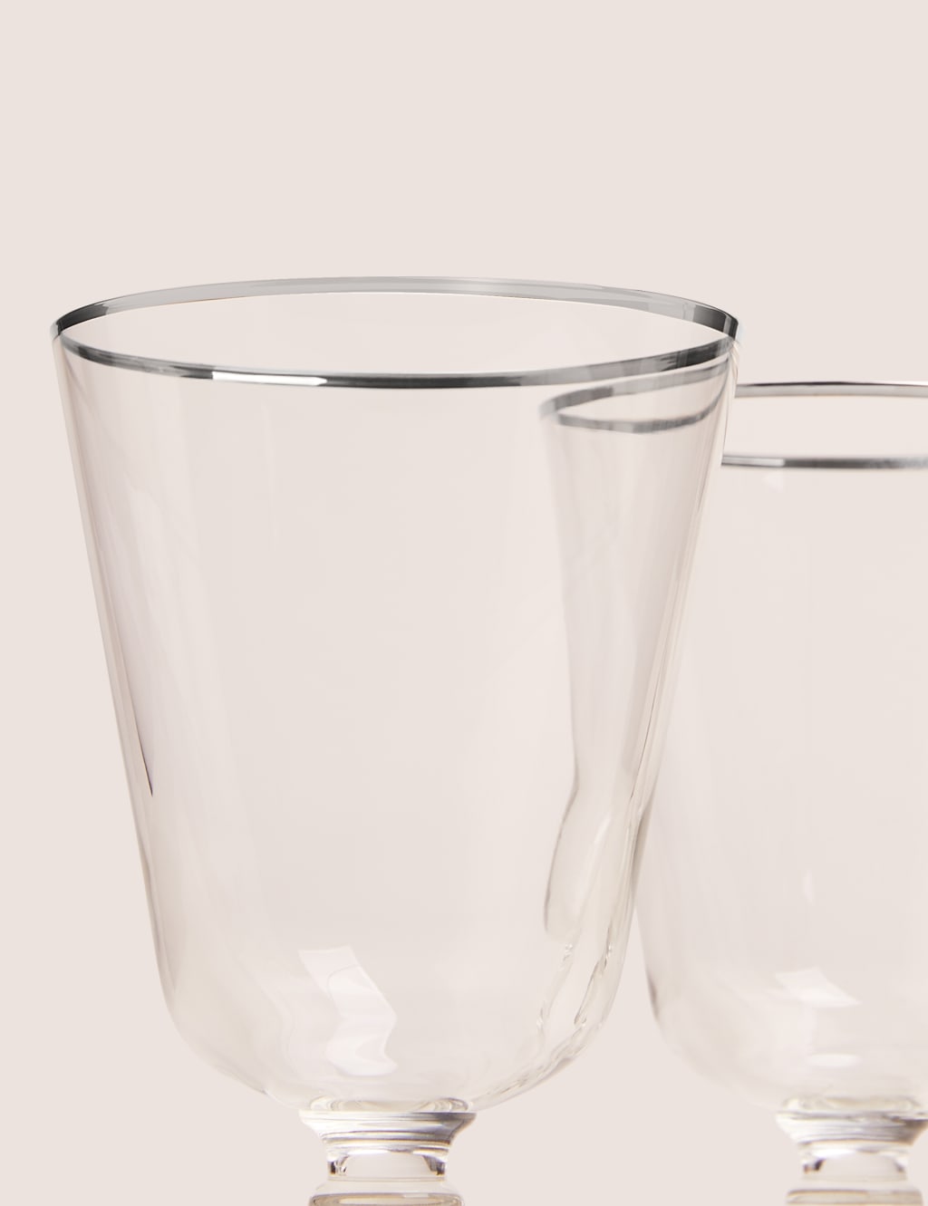 Set of 4 Metallic Rim Wine Glasses 3 of 3