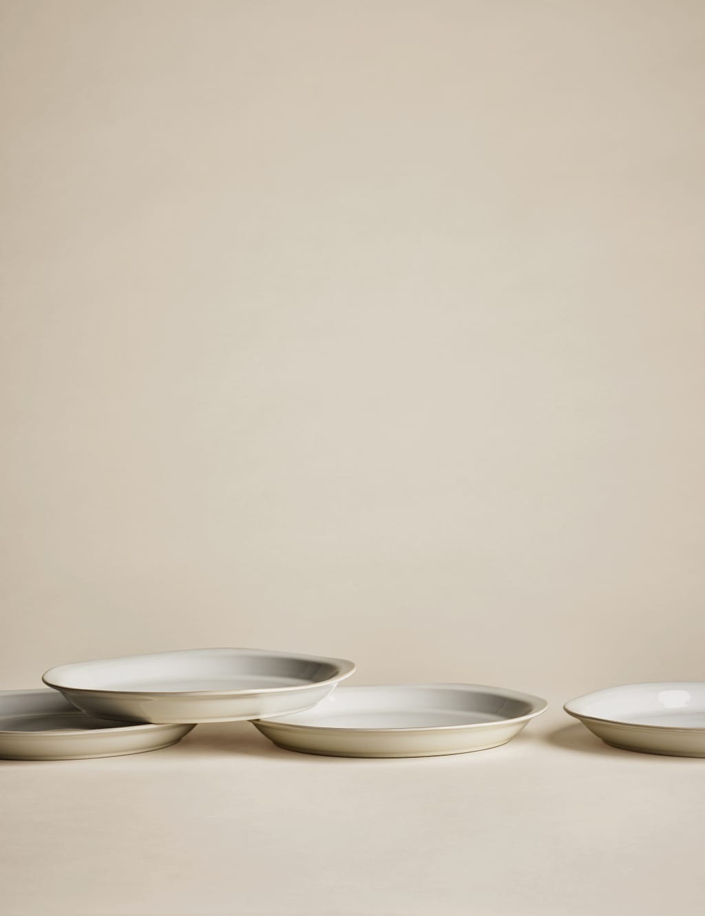 Set of 4 Country Collection Plates 1 of 7