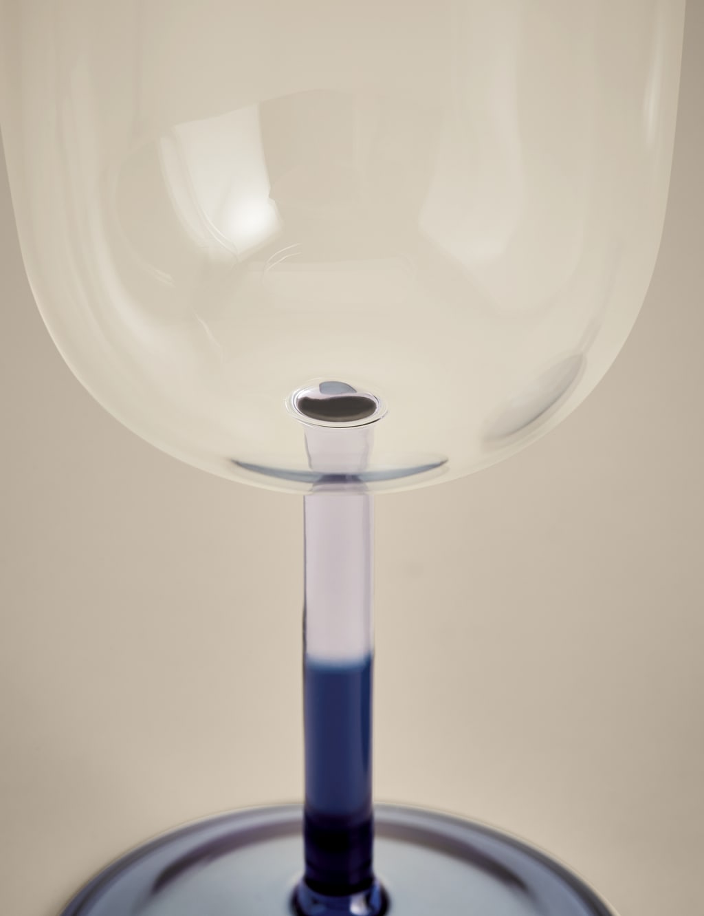 Set of 2 Two Tone Wine Glasses 4 of 5
