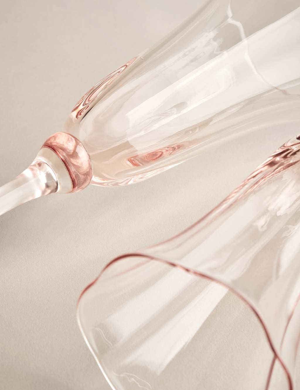 Set of 2 Fleur Ombré Champagne Flutes 3 of 5