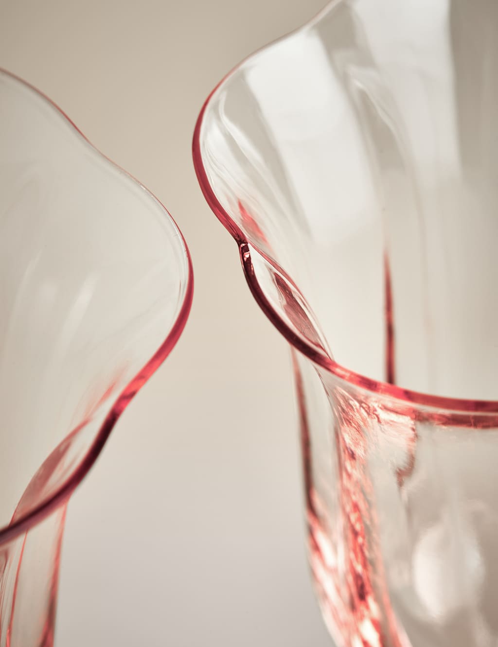 Set of 2 Fleur Ombré Wine Glasses 3 of 5