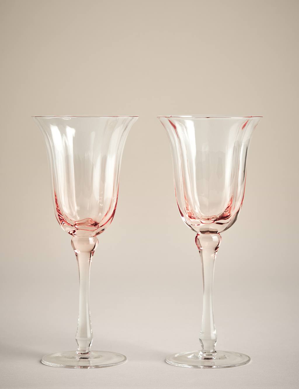 Set of 2 Fleur Ombré Wine Glasses 4 of 5