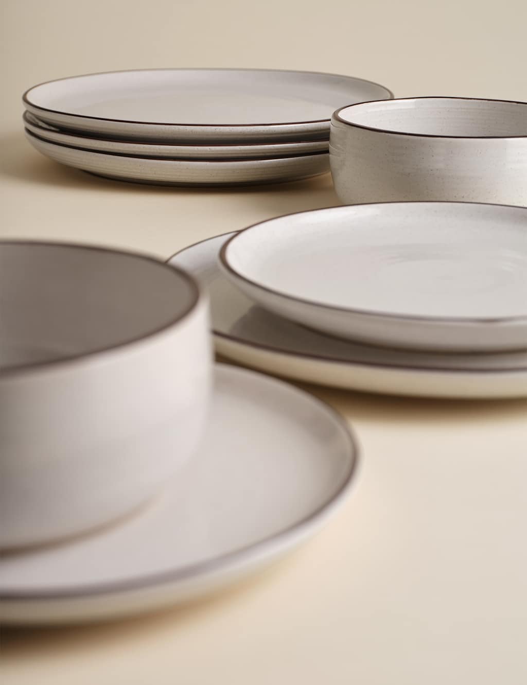 12 Piece Michigan Rim Dinner Set 2 of 4