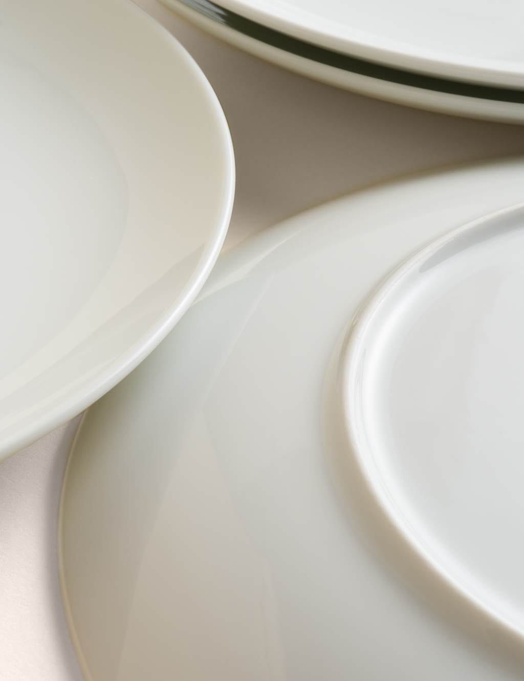 Set of 4 Maxim Coupe Dinner Plates 3 of 3