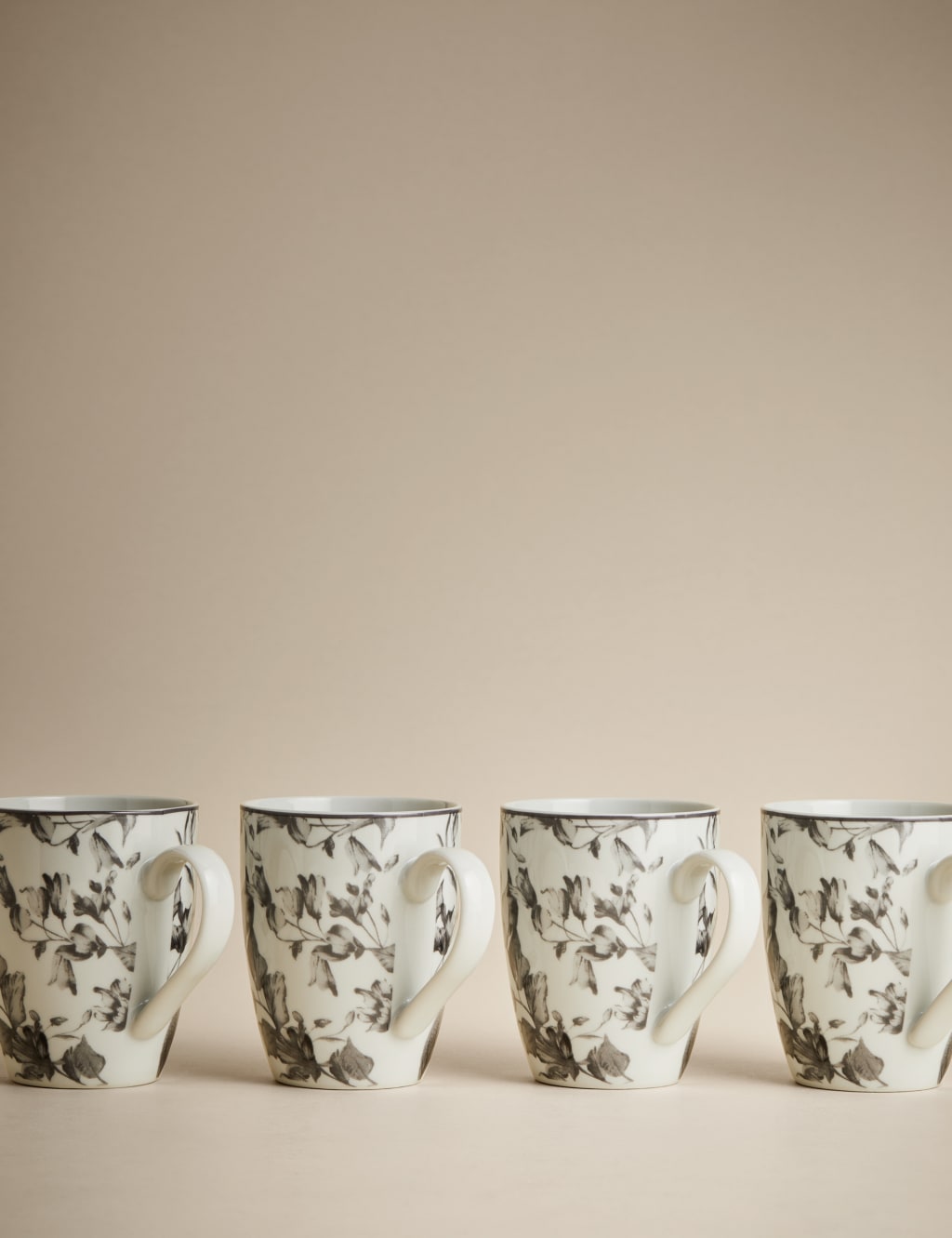 Set of 4 Floral Mugs 1 of 3