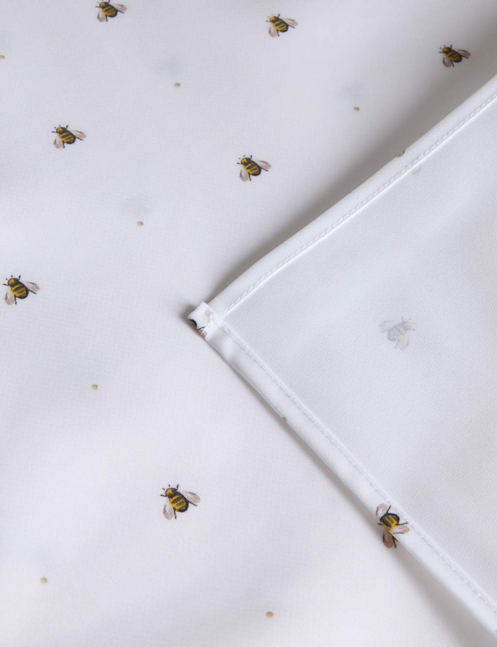 Bee Wipe Clean Tablecloth 3 of 5