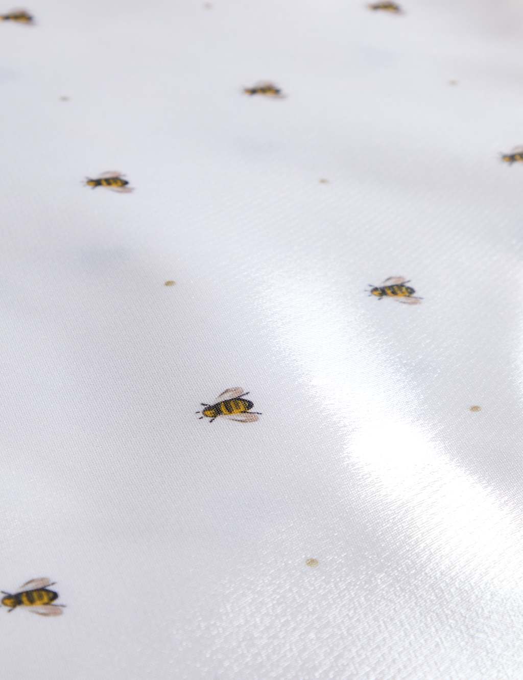 Bee Wipe Clean Tablecloth 5 of 5