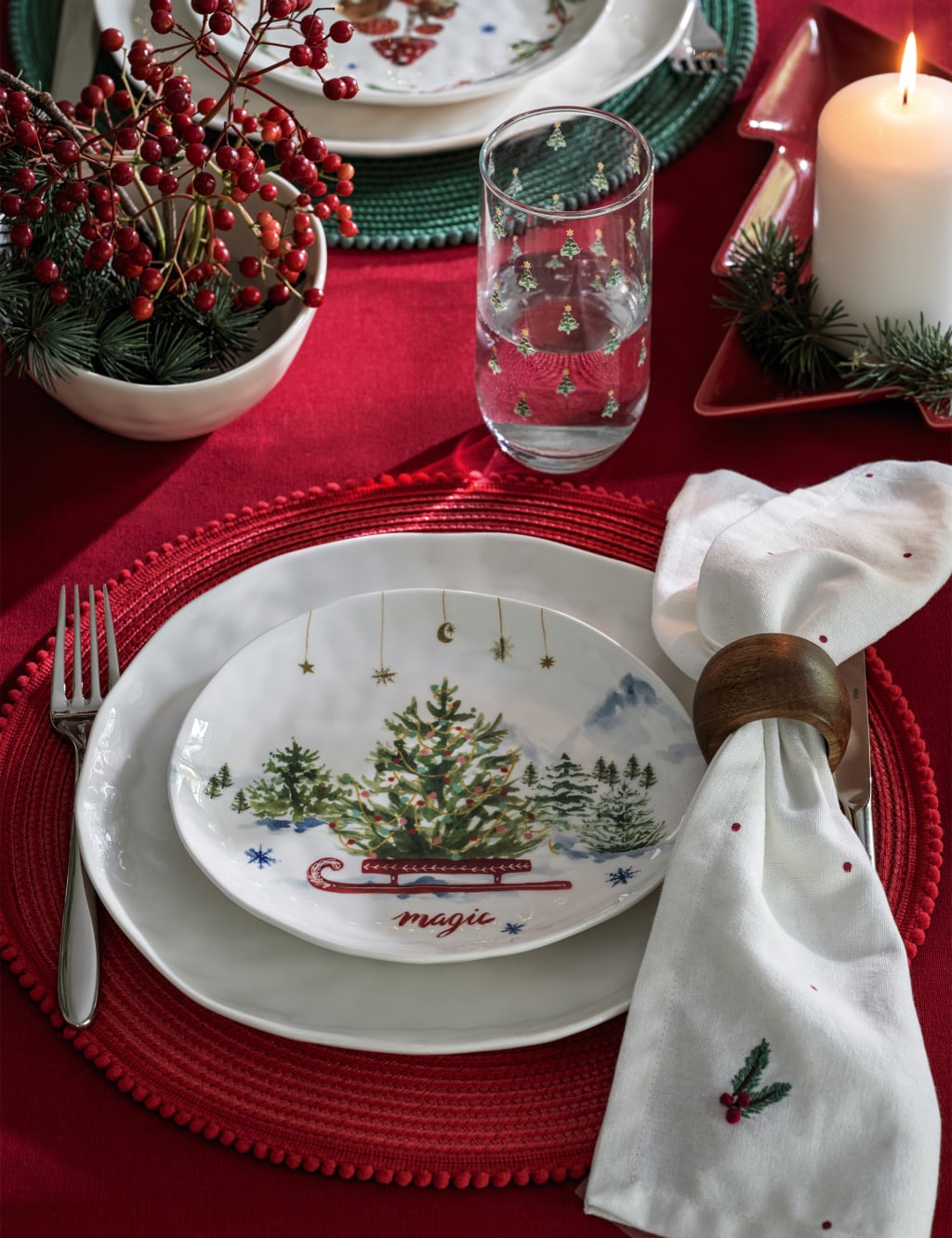 Set of 4 Pure Cotton Holly Napkins 4 of 4