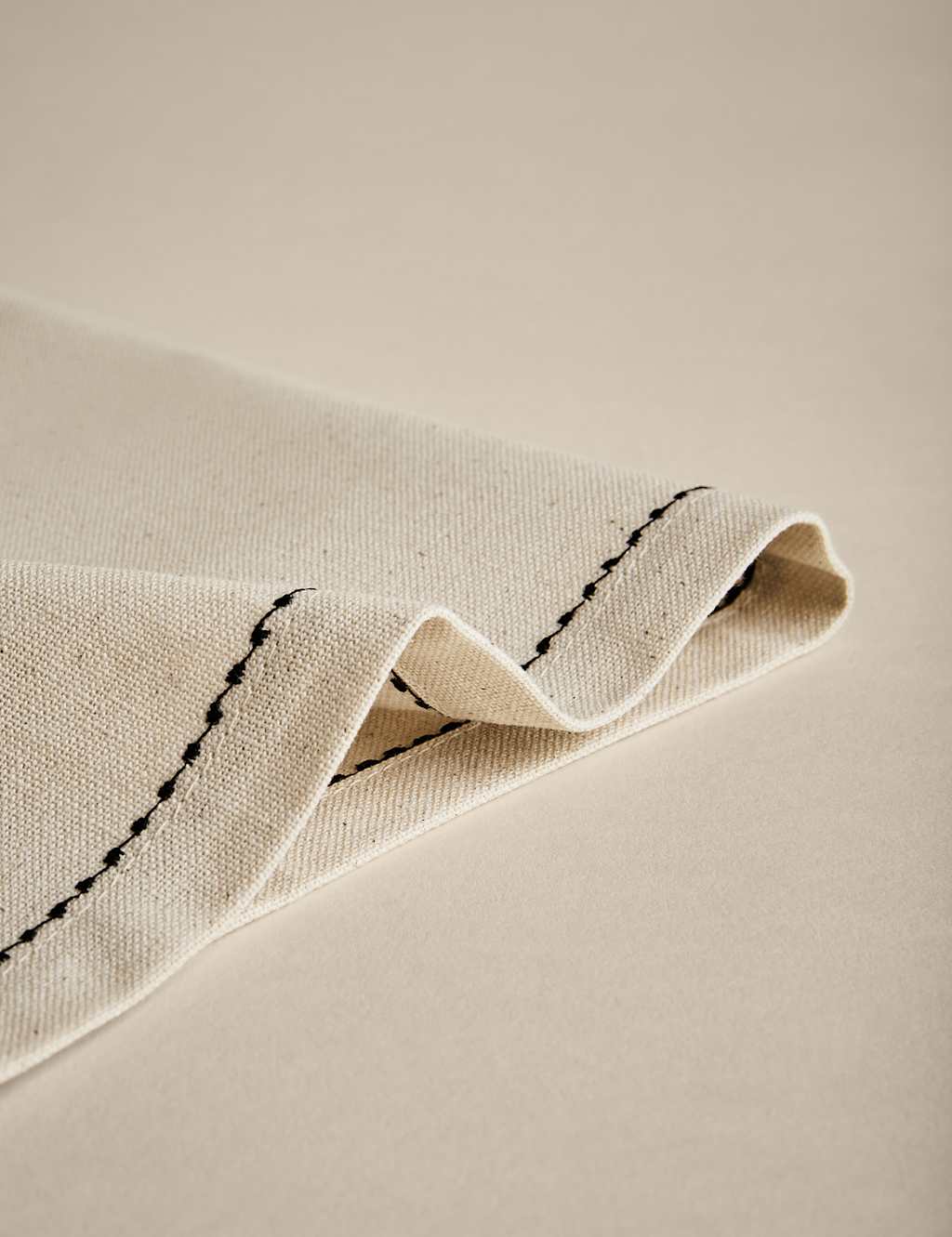 Set of 4 Embroidered Bee Cotton Napkins 6 of 6