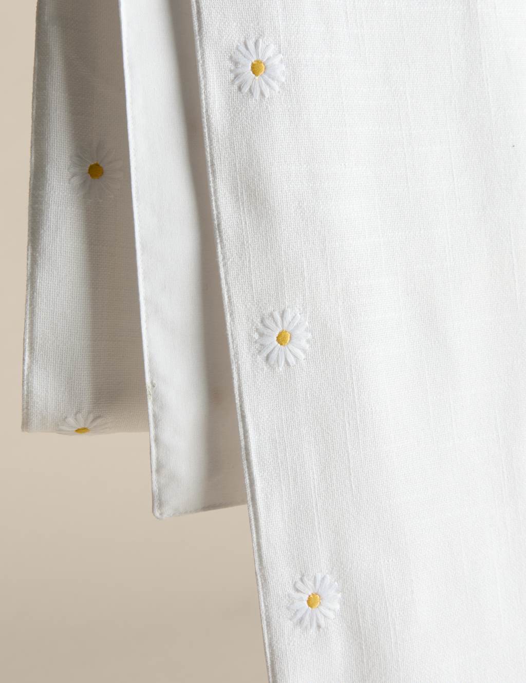 Pure Cotton Daisy Table Runner 2 of 4