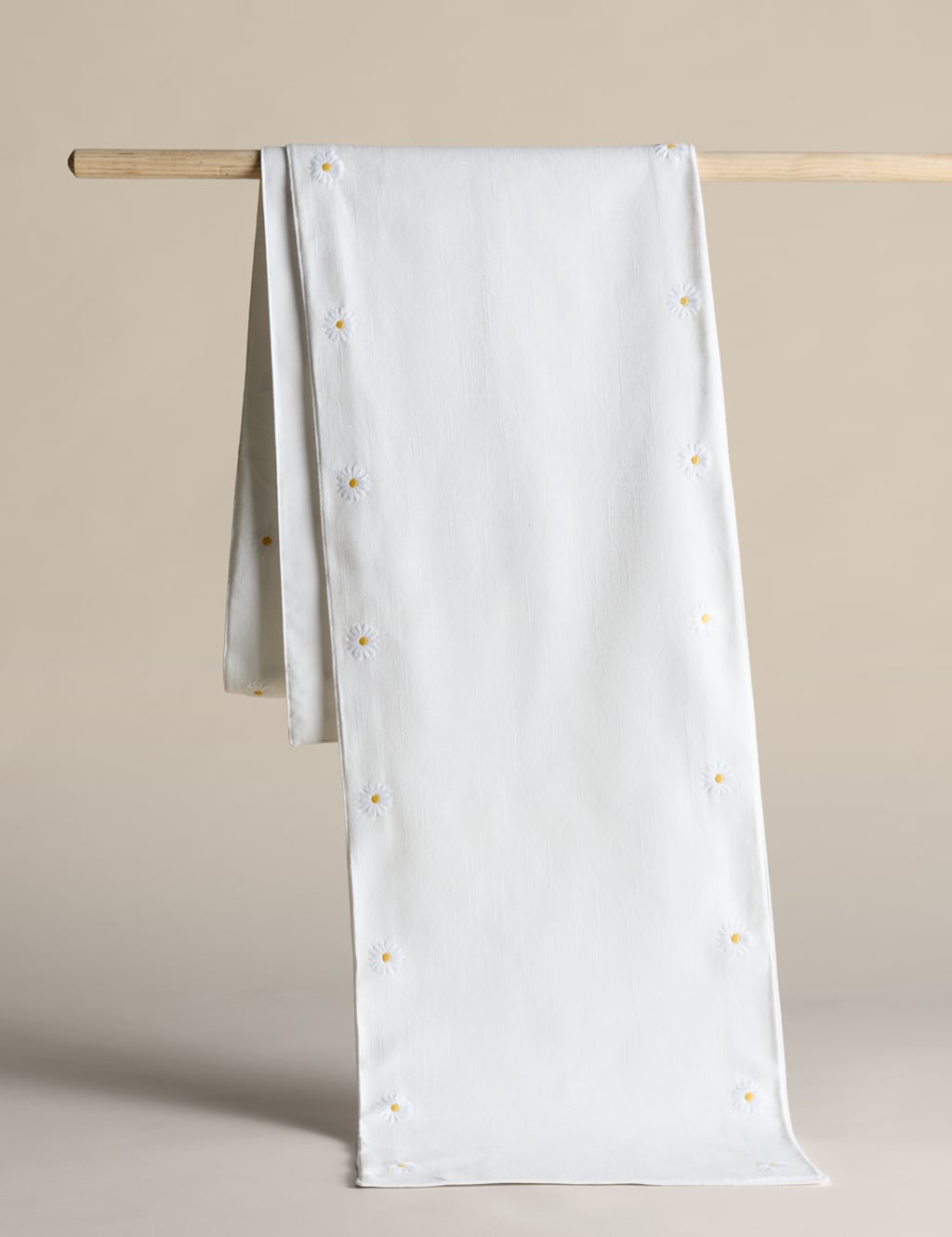 Pure Cotton Daisy Table Runner 4 of 4