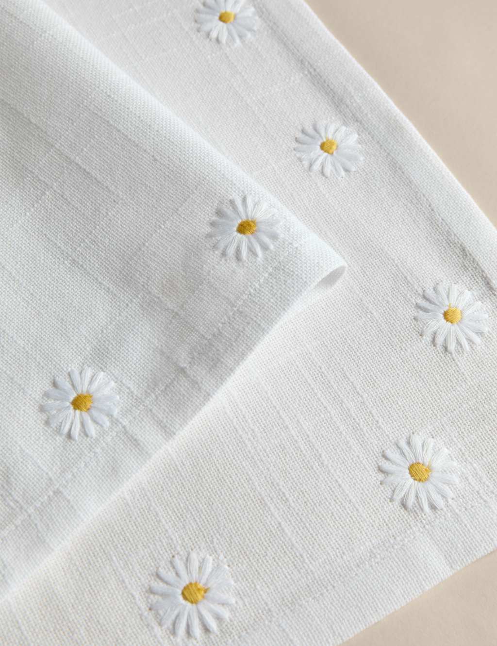 Set of 4 Pure Cotton Daisy Napkins 2 of 4
