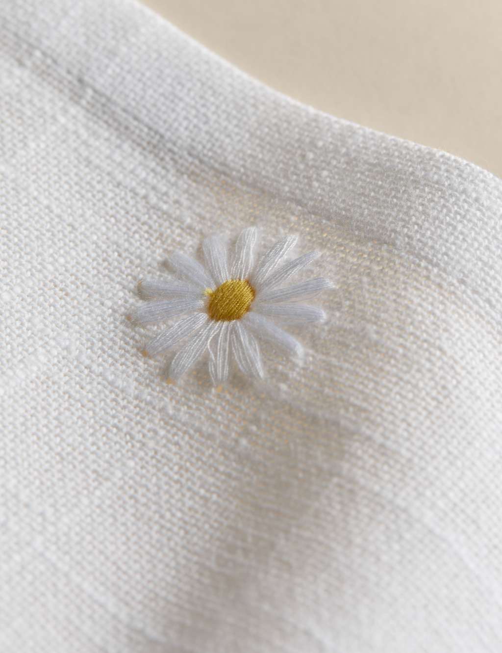 Set of 4 Pure Cotton Daisy Napkins 4 of 4