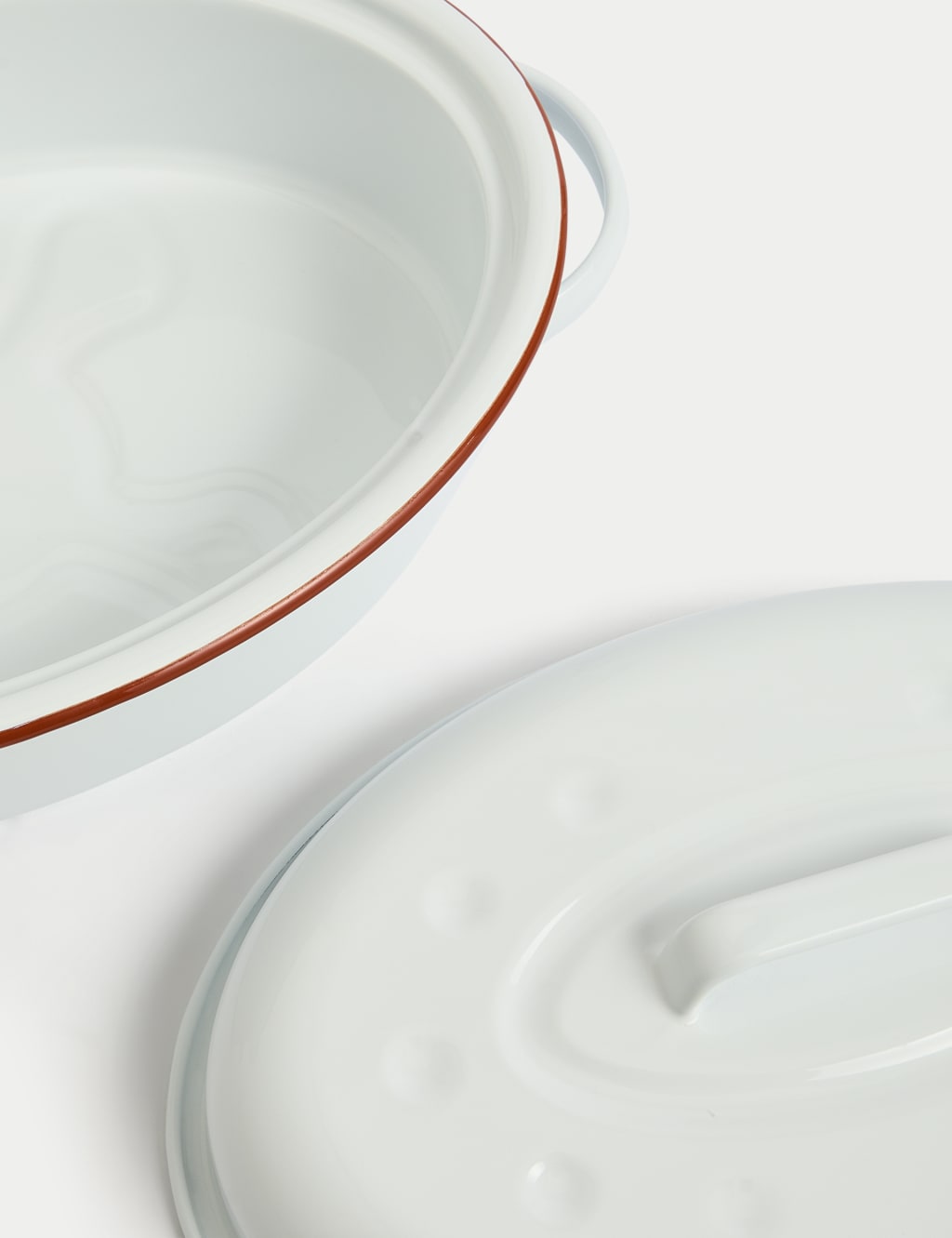 Oval Enamel Roaster with Lid 3 of 5