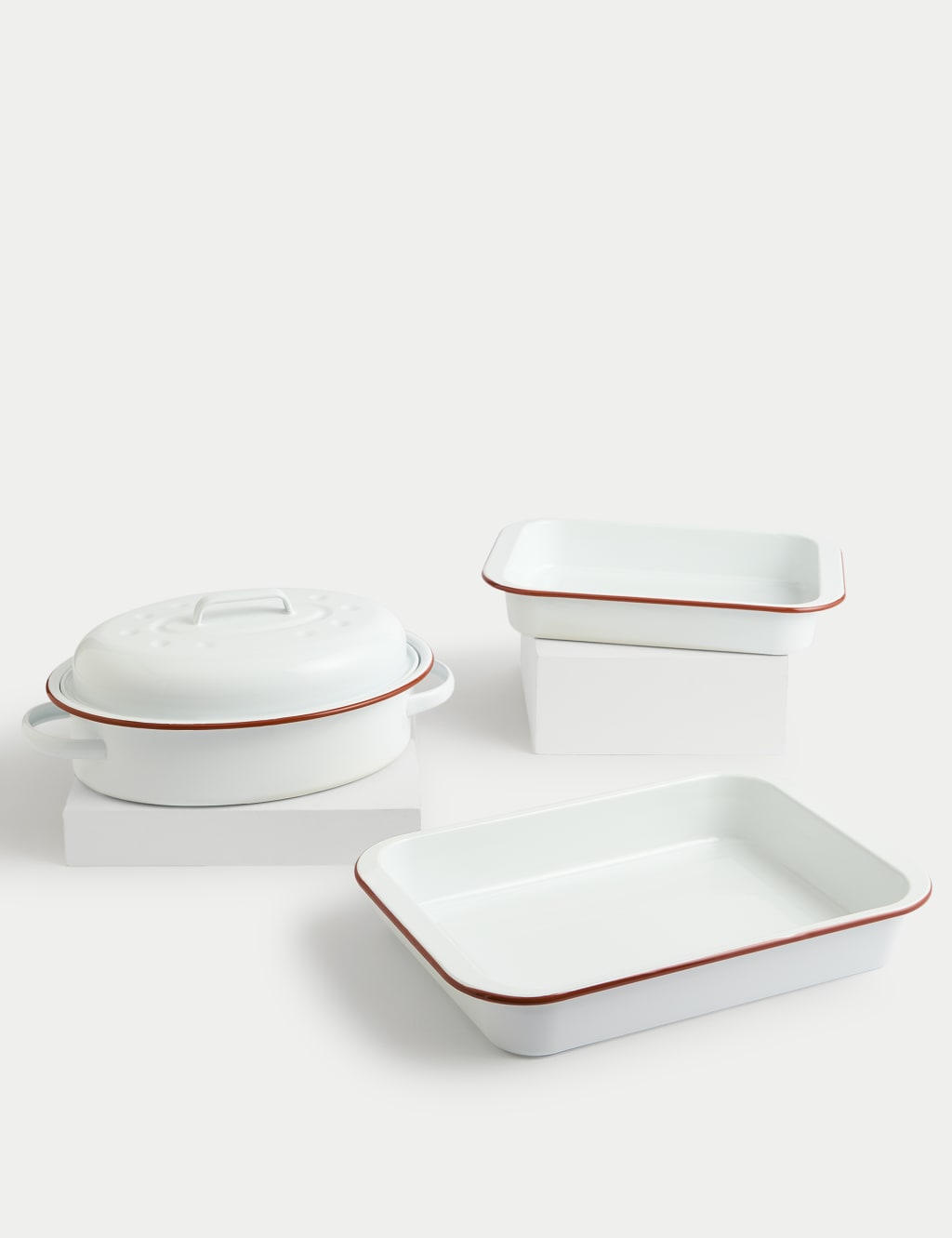 Oval Enamel Roaster with Lid 5 of 5