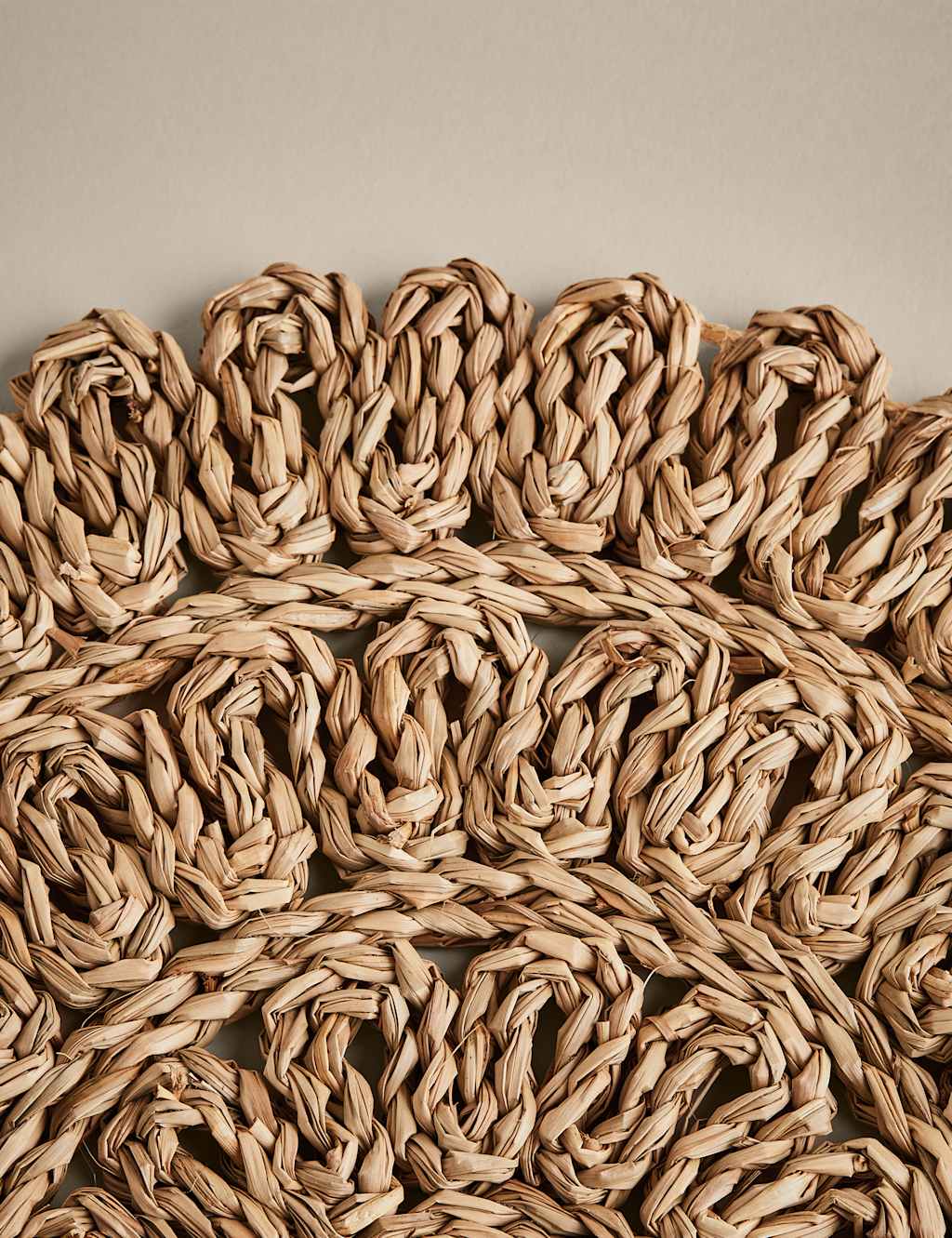 Set of 2 Floral Rattan Placemats 2 of 4