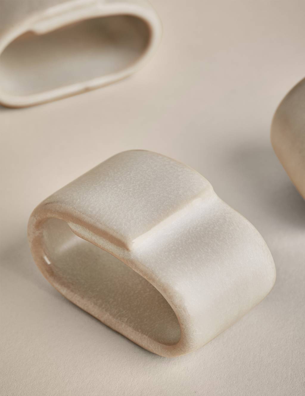 Set of 4 Ceramic Napkin Rings 4 of 4