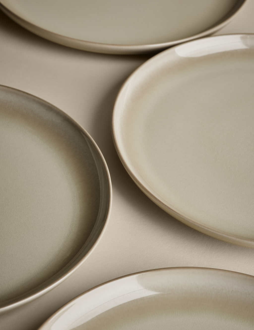 Set of 4 Amberley Dinner Plates 4 of 6