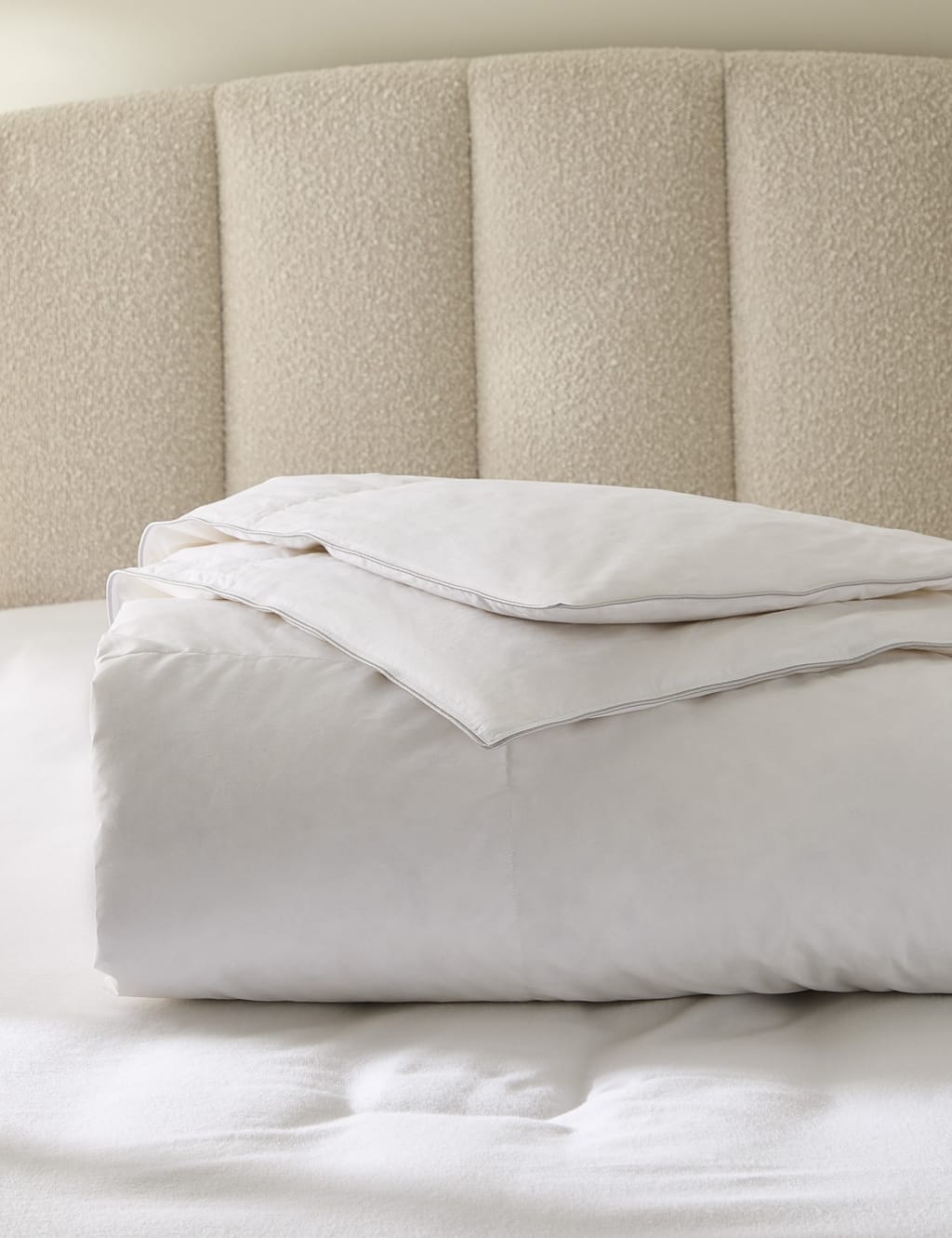 Deluxe Hungarian Goose Feather & Down 7.5 Tog Duvet 3 of 4