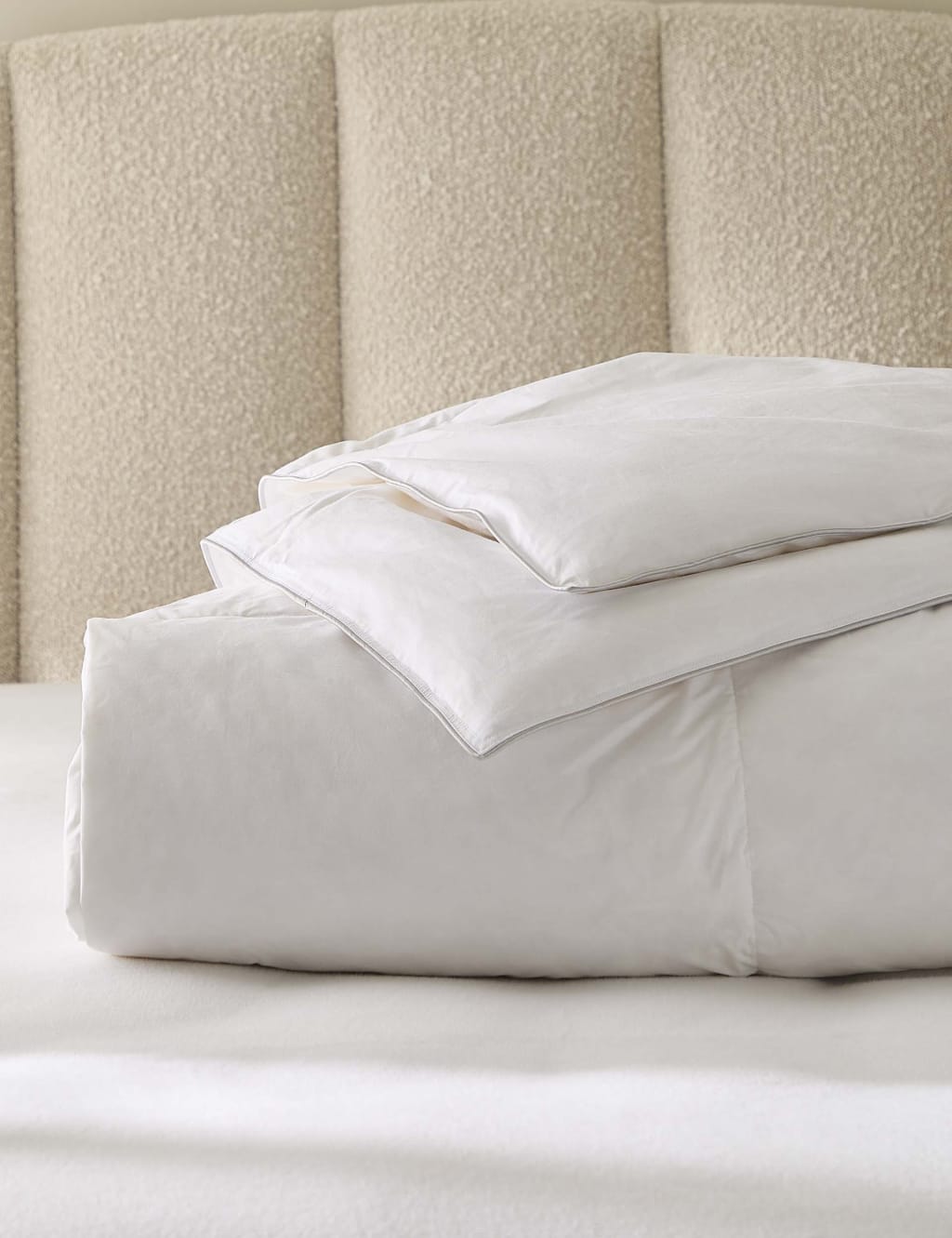 Deluxe Hungarian Goose Feather & Down 4.5 Tog Duvet 3 of 5