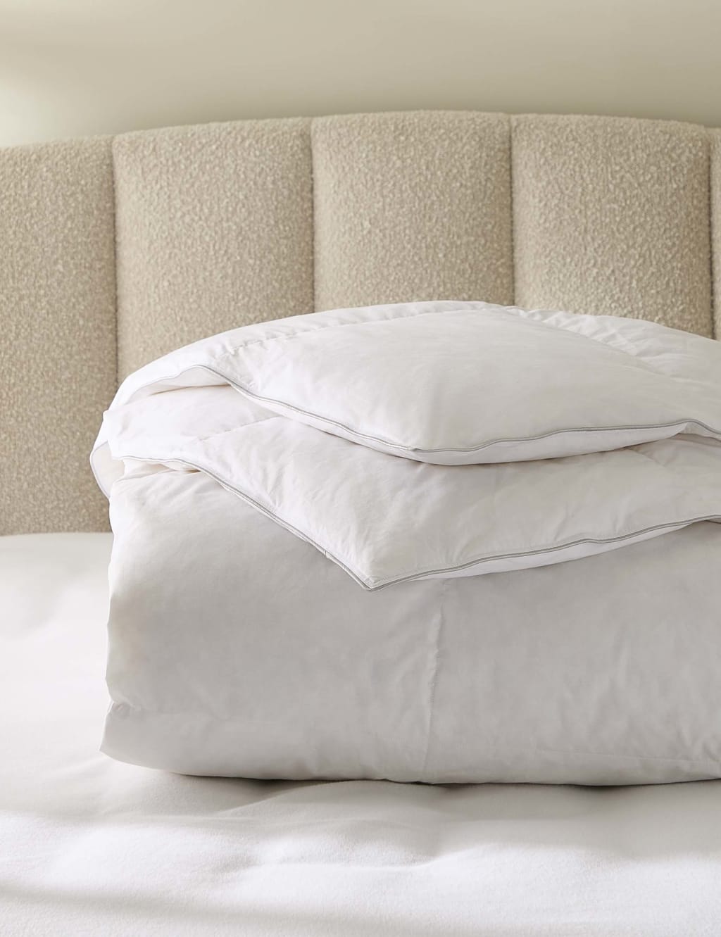 Deluxe Hungarian Goose Feather & Down 13.5 Tog Duvet 3 of 4